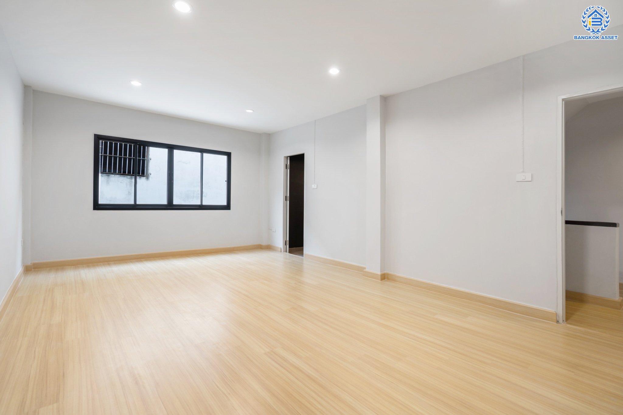 บ้านมือสองตกแต่งใหม่ ม.พิบูลย์การ์เด้นวิลล์ พิบูลย์สงคราม-พระราม5 ทาวน์โฮม 3 ชั้น หลังใหญ่! เนื้อที่ 26.1 ตร.ว. ฟังก์ชัน 4 ห้องนอน 5 ห้องน้ำ (มีห้องน้ำในตัวทุกห้อง) จอดรถได้ 2 คัน บนสุดยอดทำเล! เชื่อมถนนพิบูลย์สงคราม, วงศ์สว่าง, นครอินทร์ และติวานนท์ ใกล้จุดขึ้นทางด่วนศรีรัช-วงแหวนรอบนอก ใกล้รถไฟฟ้า "สถานีแยกติวานนท์"